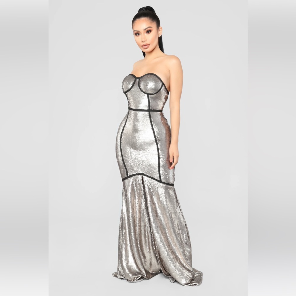 NWT $69.99 Fashion Nova Size Small Met Gala Silver Sequin Strapless Dress